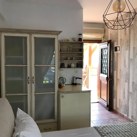 尼瑞埃蒂斯公寓旅馆 3*