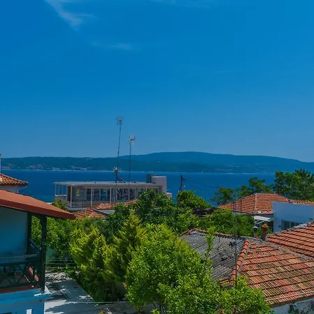 尼瑞埃蒂斯公寓旅馆 3*