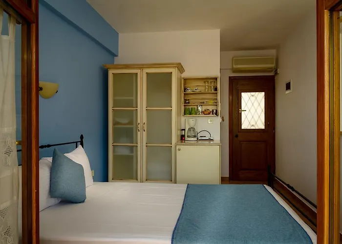 尼瑞埃蒂斯公寓旅馆 3*