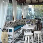 尼瑞埃蒂斯公寓旅馆