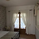 尼瑞埃蒂斯公寓旅馆