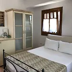 尼瑞埃蒂斯公寓旅馆 3*