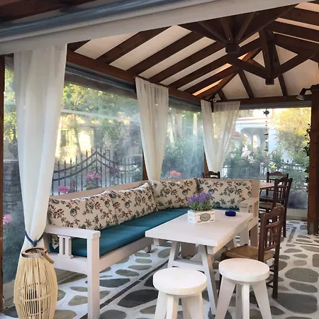 بيت ضيافة Niriides 3*